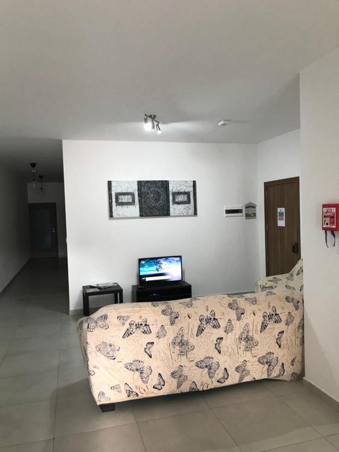 Luqa Apartment - 5 Mins From Airport Экстерьер фото